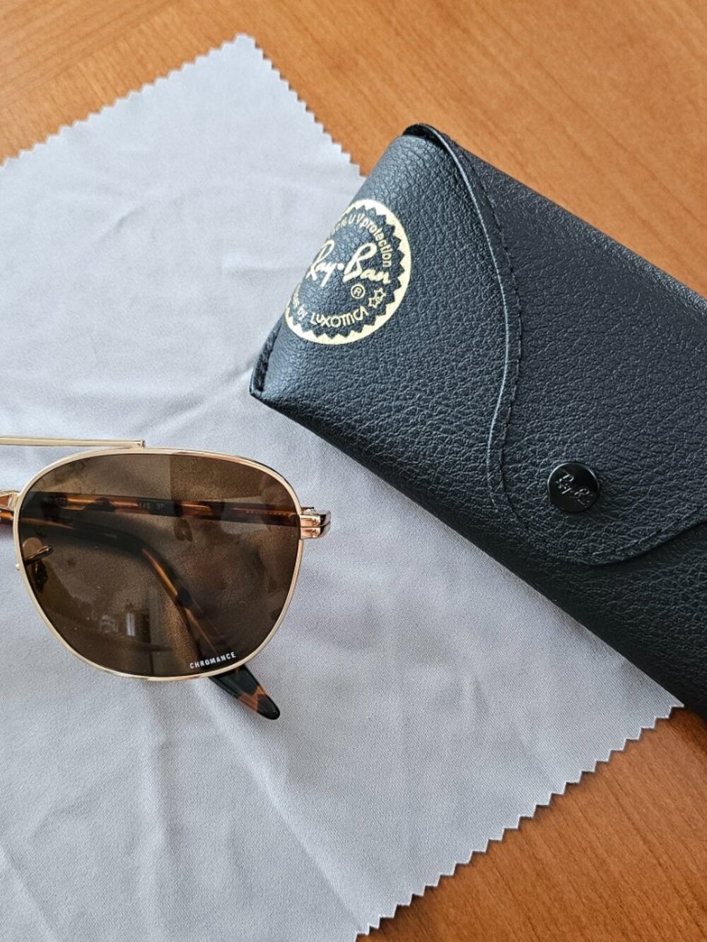 Unisex Ray-Ban Polarized Gold Frame Sunglasses With Chromatic Lenses